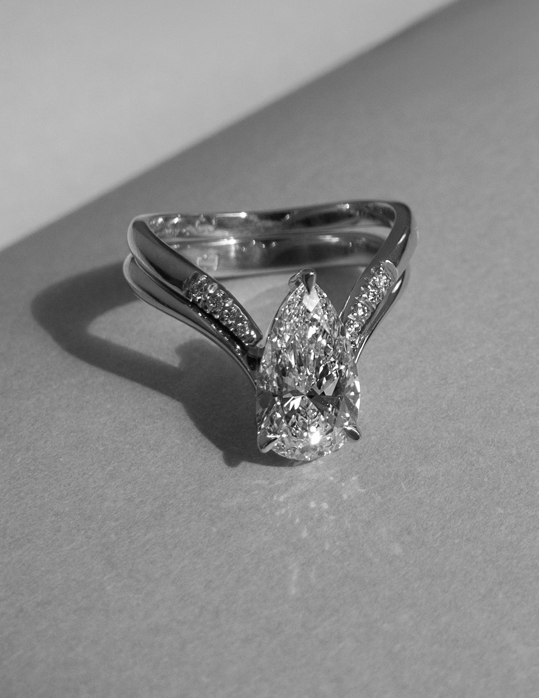 1.50CT Pear F-VS Lab Grown Eve Wedding Ring with V Shape Open Band