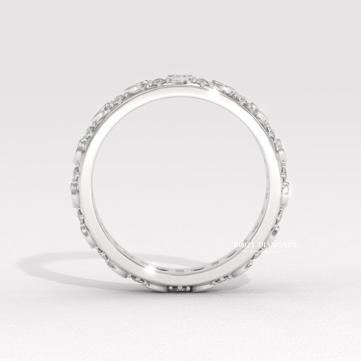 Stackable diamond band
Scattered diamond band
Low profile engagement ring