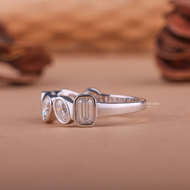 Shimmering diamond wedding band, Lustrous diamond wedding band, Radiating diamond wedding band, Brilliant diamond wedding band, Mesmerizing diamond wedding band, 