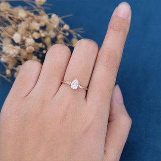 pear-shaped-moissanite-vintage-solitaire-engagement-ring-2