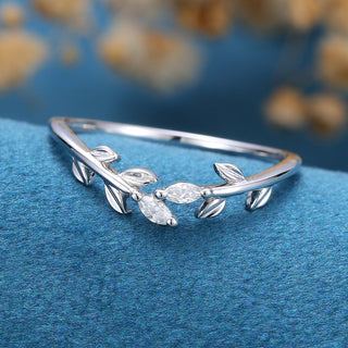 marquise-shaped-moissanite-nature-inspired-wedding-band