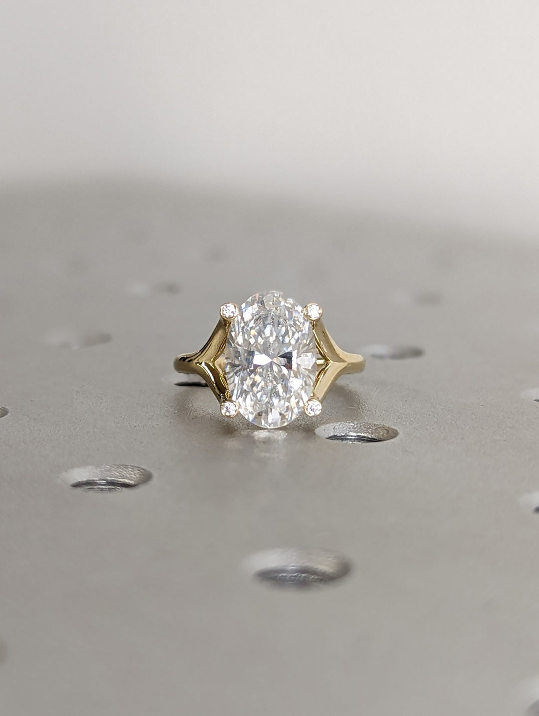 Unique oval diamond ring with exceptional brilliance