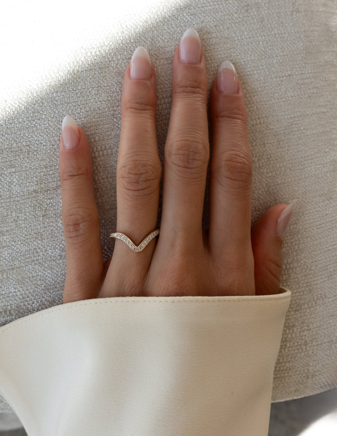 Round Diamond CVD EF/VVS V Shape Wedding Band For Her