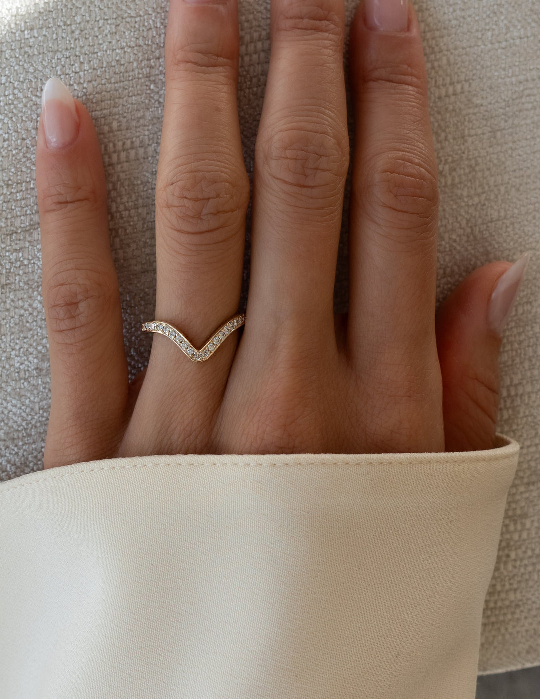 Round Diamond CVD EF/VVS V Shape Wedding Band For Her