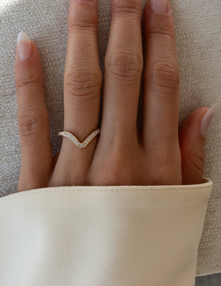 Round Diamond CVD EF/VVS V Shape Wedding Band For Her