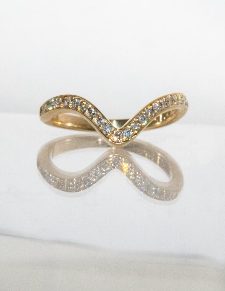 Round Diamond CVD EF/VVS V Shape Wedding Band For Her
