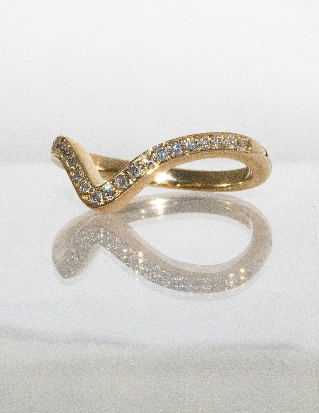 Round Diamond CVD EF/VVS V Shape Wedding Band For Her