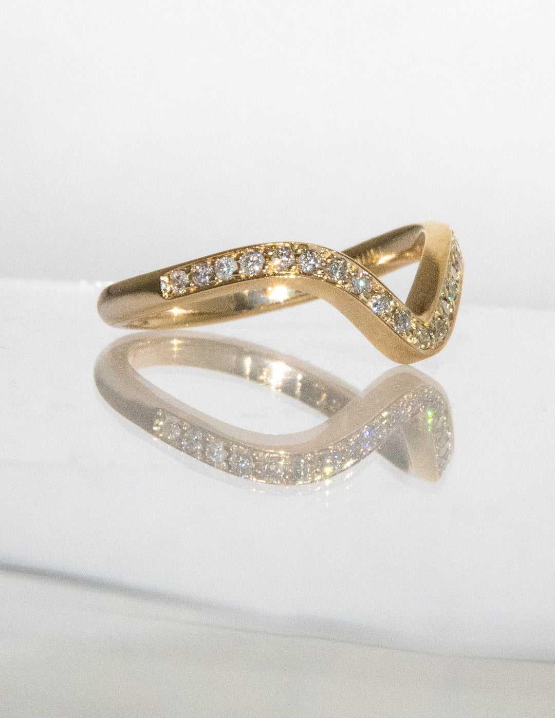 Round Diamond CVD EF/VVS V Shape Wedding Band For Her