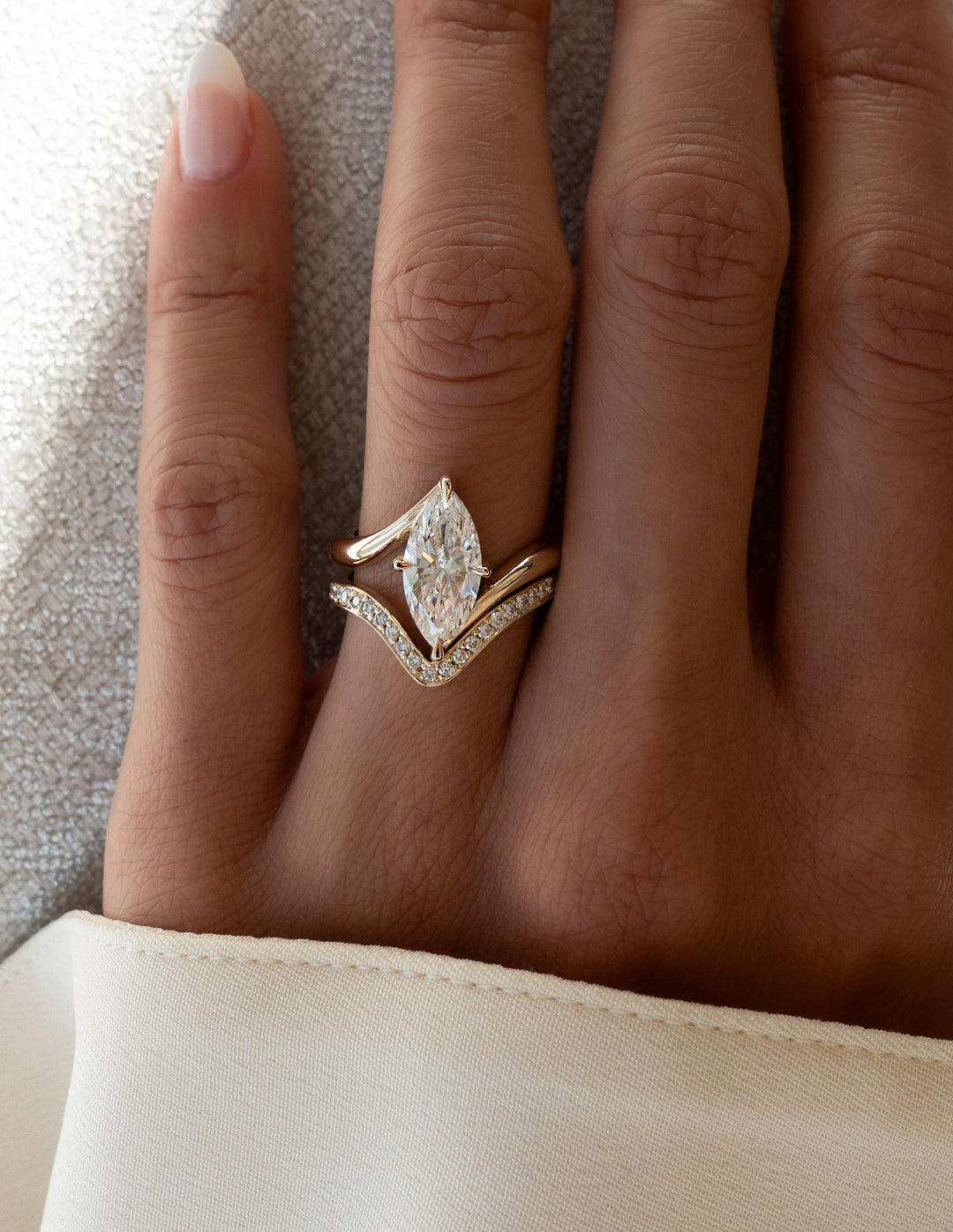 Round Diamond CVD EF/VVS V Shape Wedding Band For Her