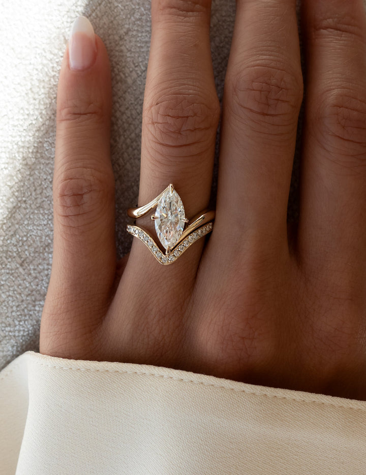 Round Diamond CVD EF/VVS V Shape Wedding Band For Her