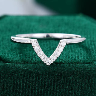 round-moissanite-v-shaped-wedding-band