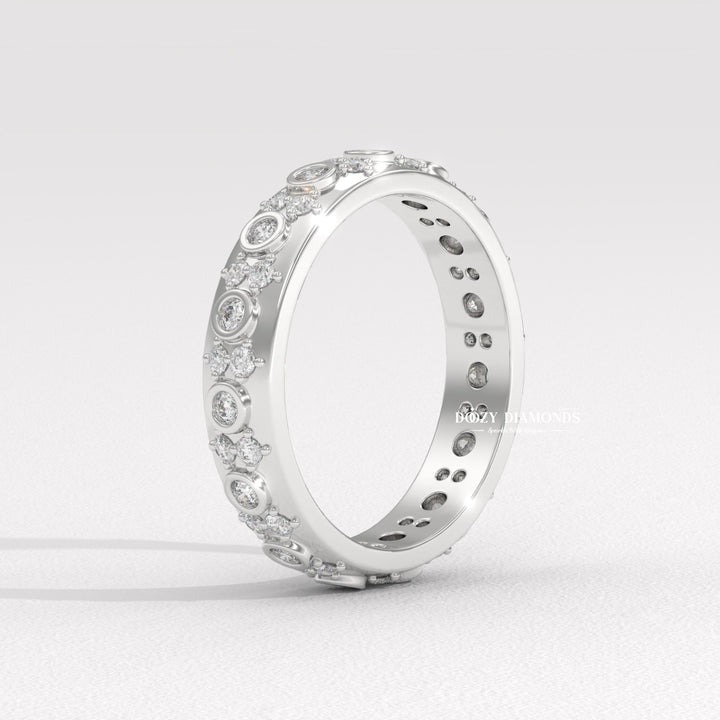 Rose gold bezel band
Men’s flush set diamond ring
Women’s bezel wedding band