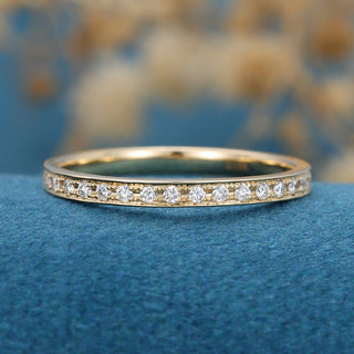 round-shaped-moissanite-channel-setting-wedding-band