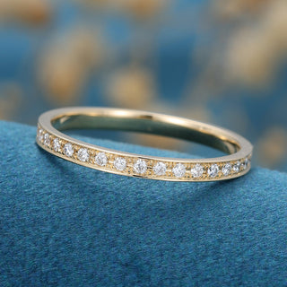 round-shaped-moissanite-channel-setting-wedding-band