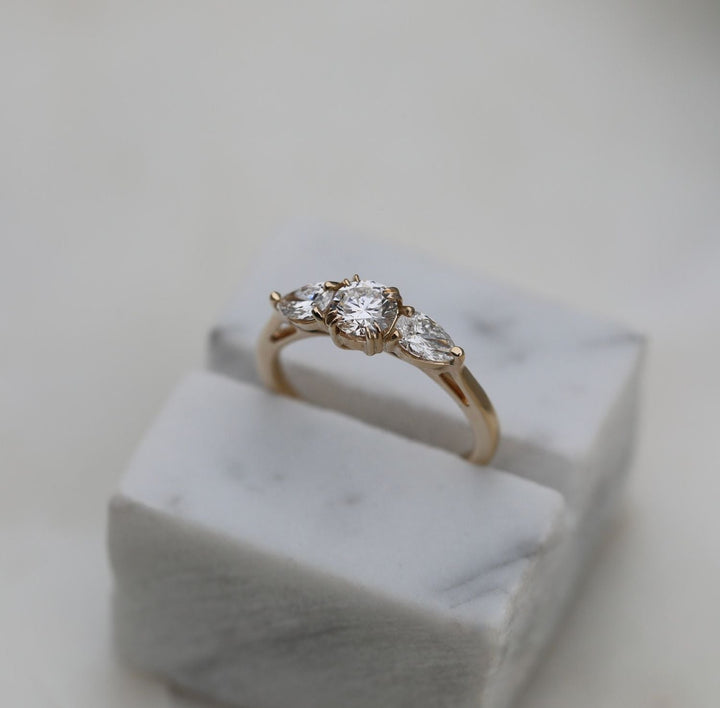 round-3-stones-cvd-e-vs1-diamond-engagement-ring