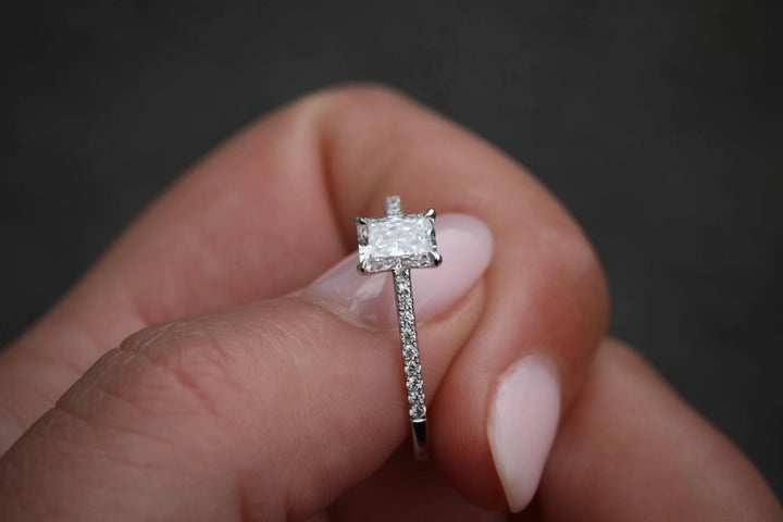 radiant-solitaire-cvd-e-vvs1-diamond-engagement-ring