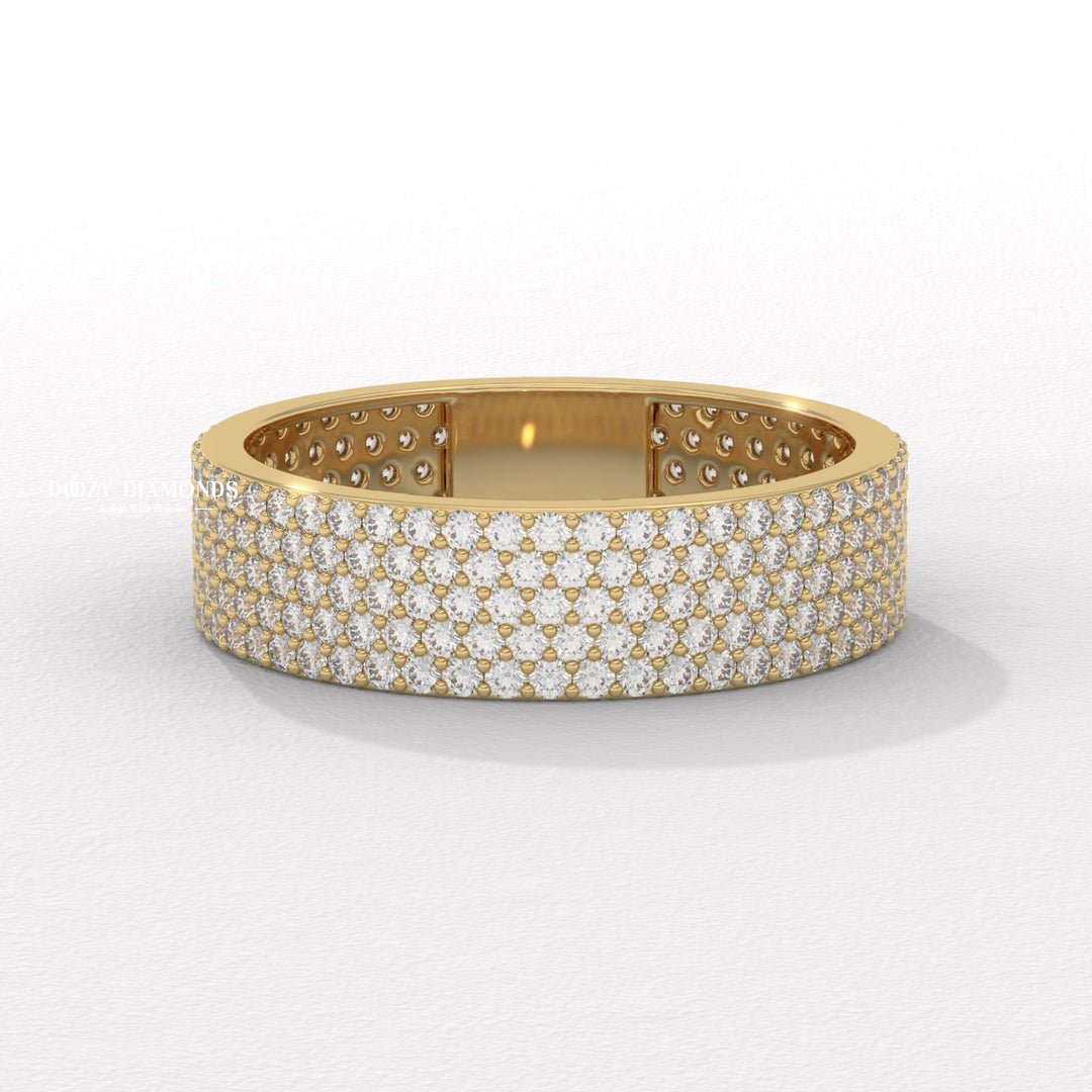 4.50mm wedding band
Round cut diamond band
Pave setting ring