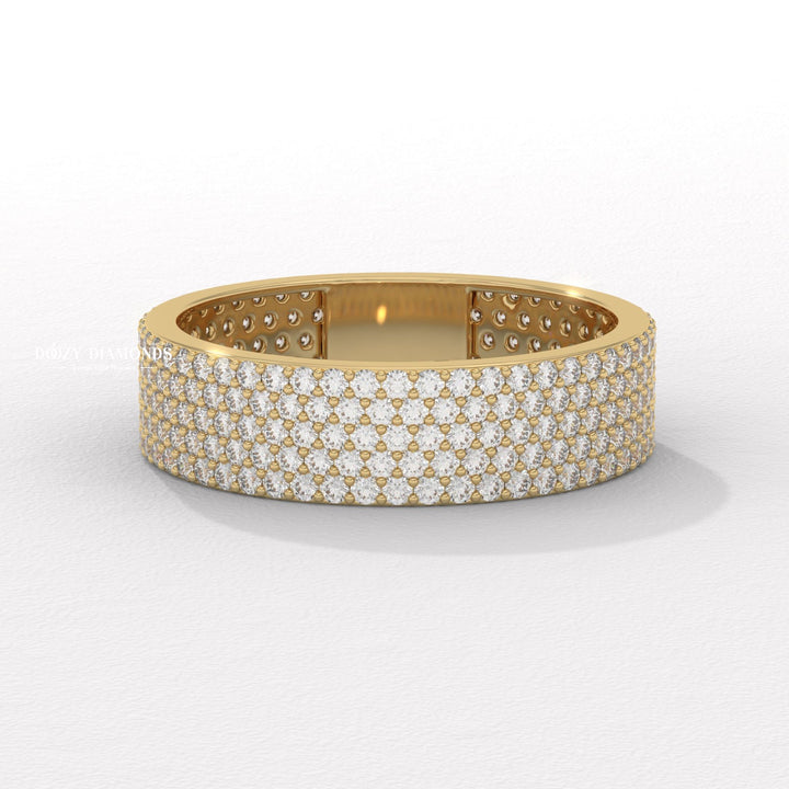 4.50mm wedding band
Round cut diamond band
Pave setting ring