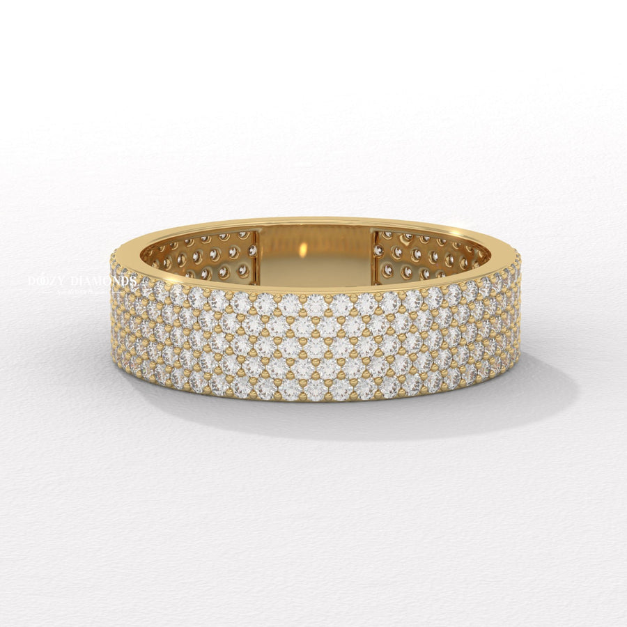 4.50mm wedding band
Round cut diamond band
Pave setting ring