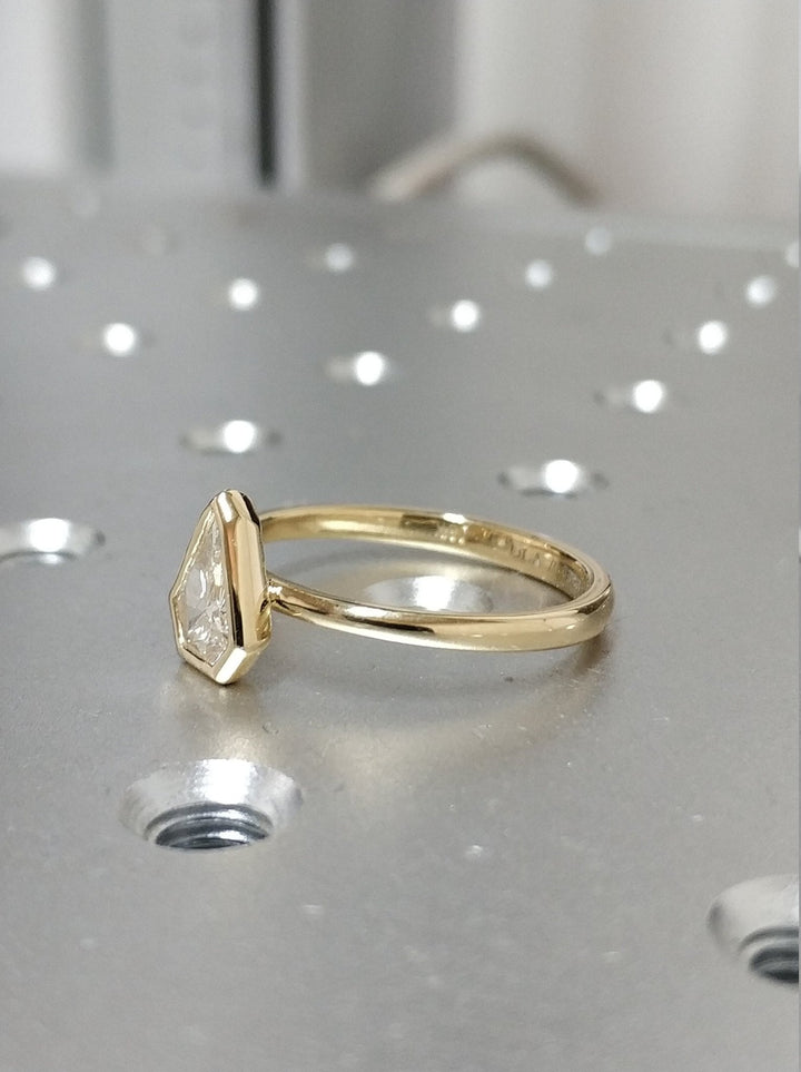 kite diamond anniversary gift ring
