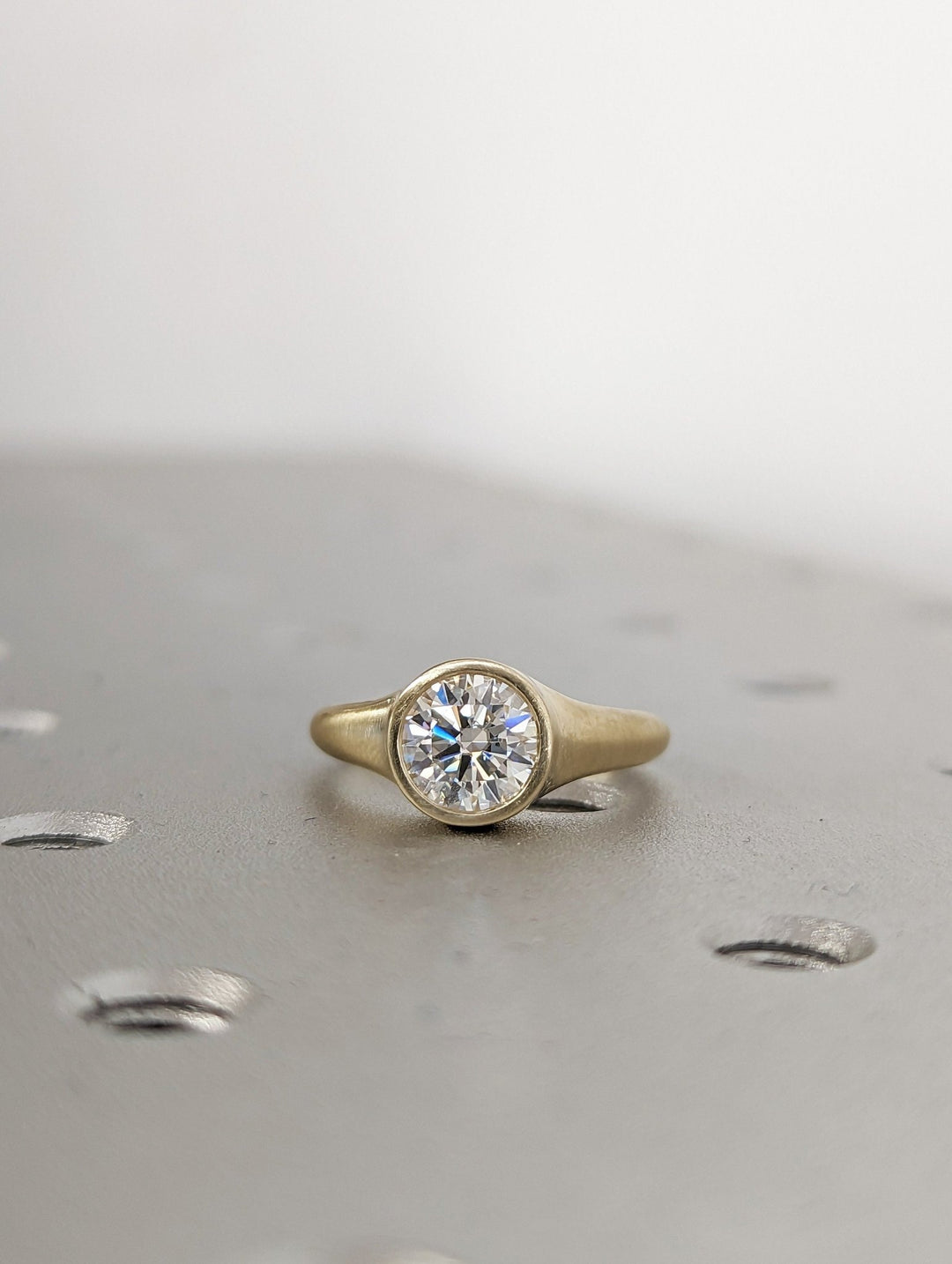 high brilliance round cut diamond ring,