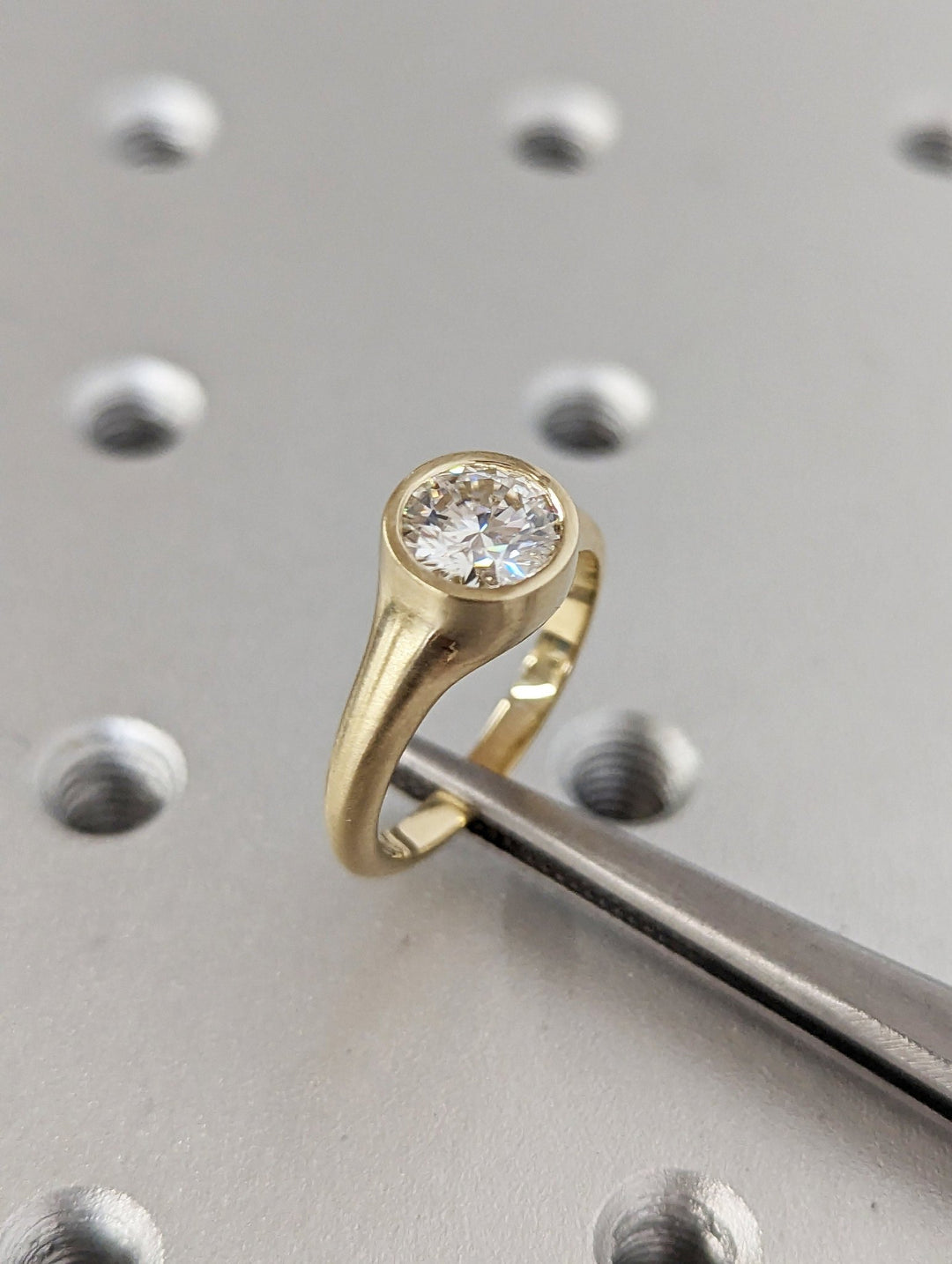 engagement ring diamond setting,