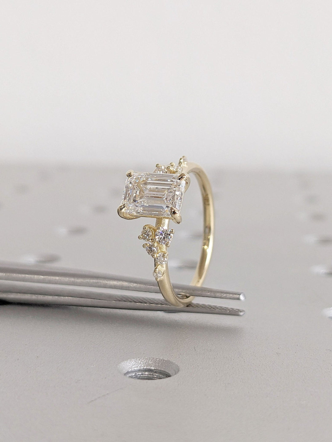 luxurious emerald diamond ring