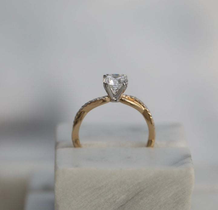 round luxury engagement ring