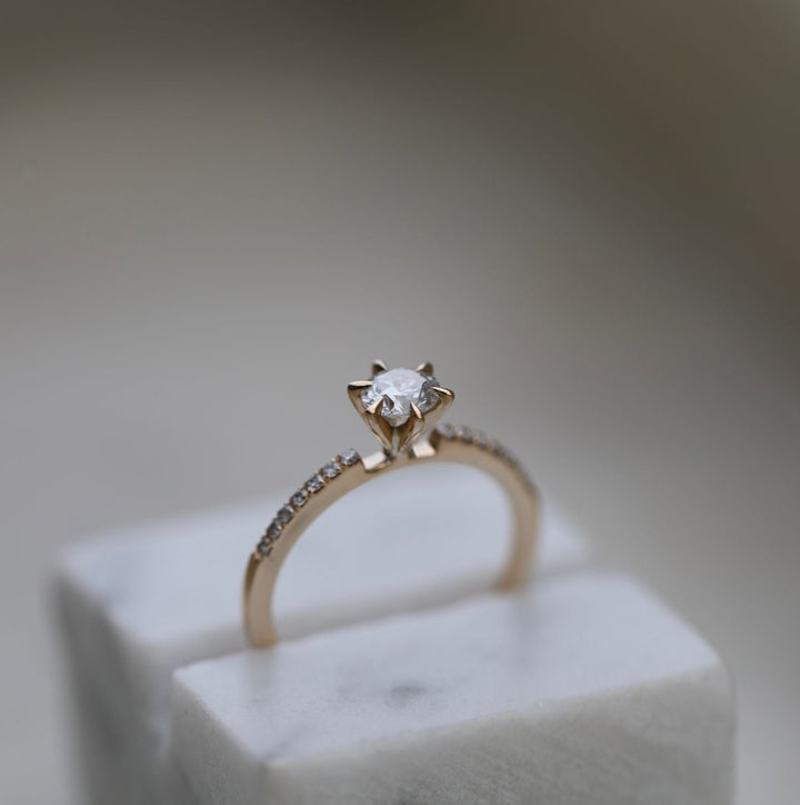 solitaire diamond jewelry