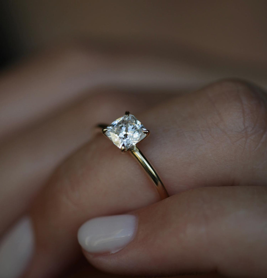 cushion-solitaire-cvd-e-vs1-diamond-engagement-ring