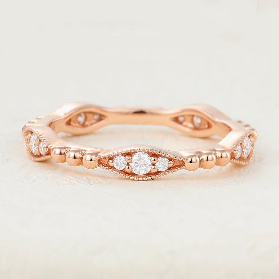 round-shaped-moissanite-vintage-style-wedding-band