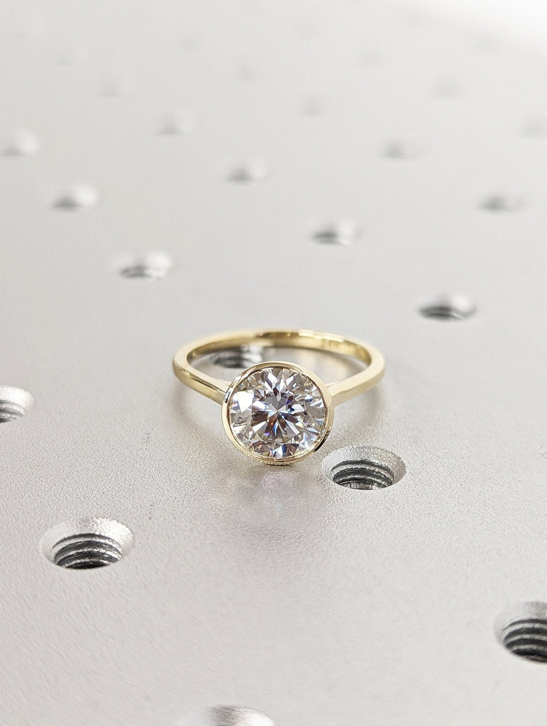 round cut fine diamond ring,