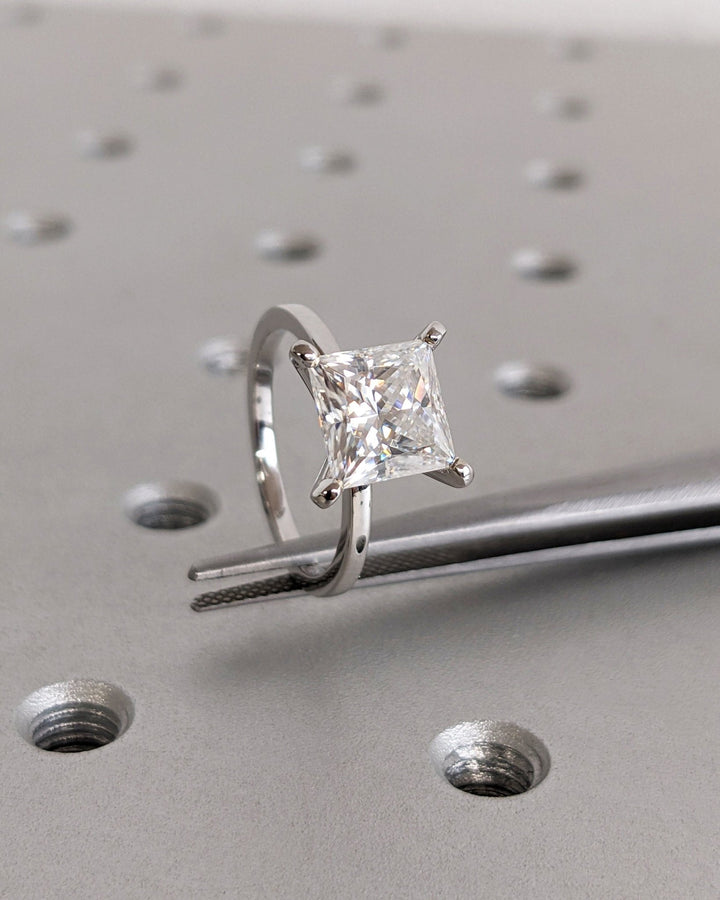 engagement ring diamond setting