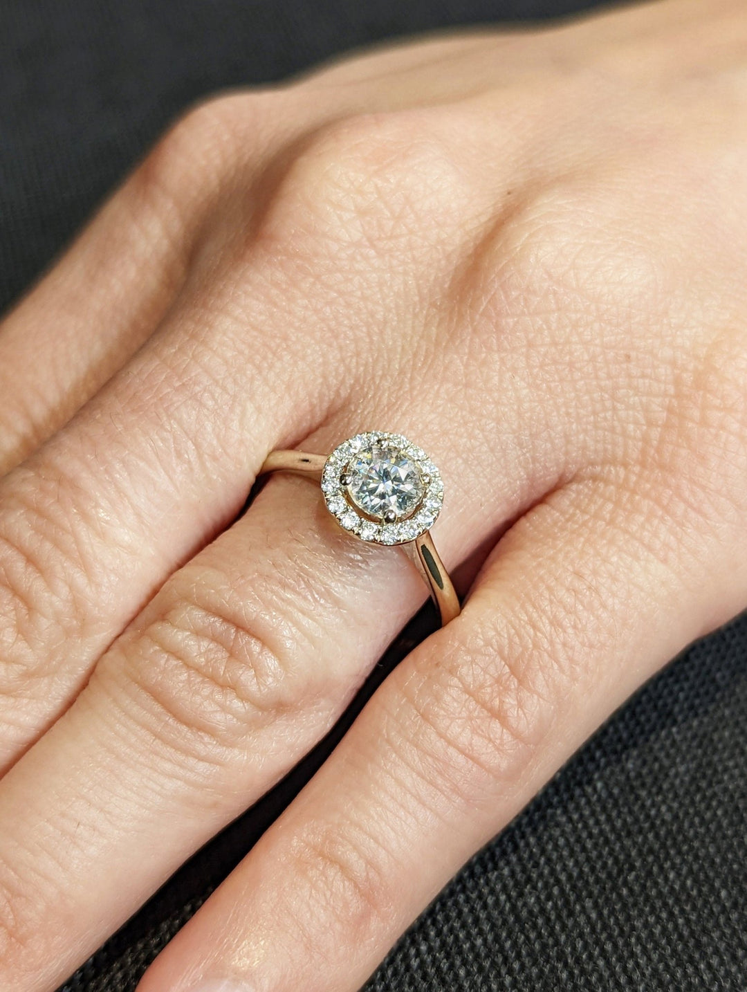 dazzling round cut diamond