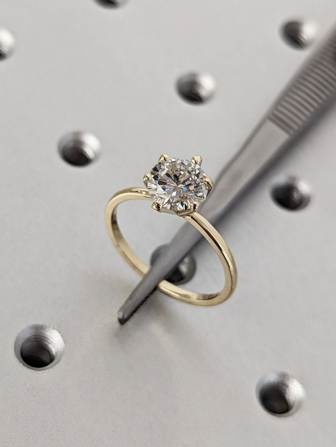 round cut diamond wedding ring for women,