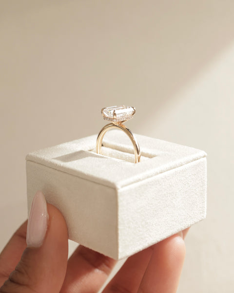 classic solitaire hidden halo, minimalist solitaire hidden halo, refined solitaire hidden halo, elegant solitaire mounting, gold hidden halo setting, platinum hidden halo setting, white gold hidden halo setting, yellow gold hidden halo setting, rose gold hidden halo setting, contemporary gold setting