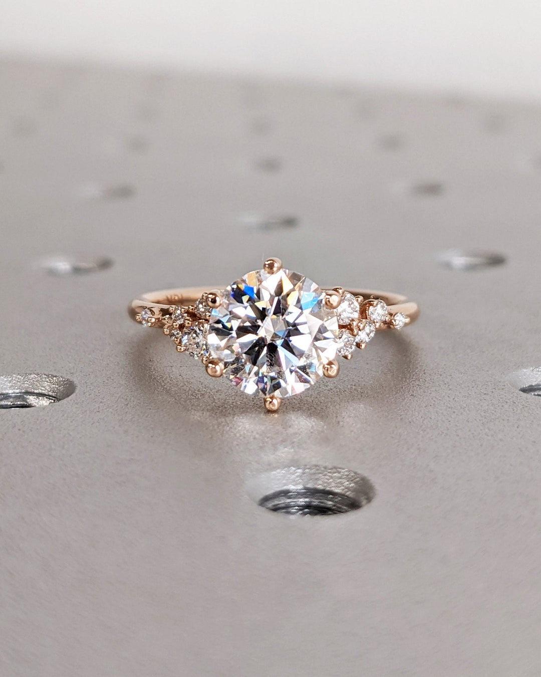 round shaped diamond ring,