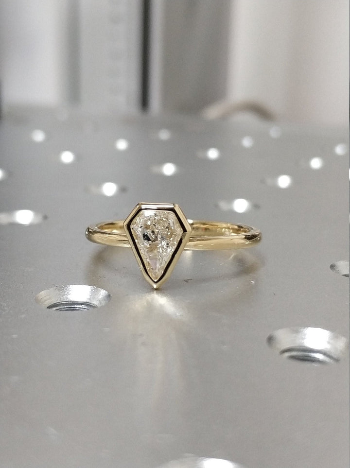 elegant kite diamond bridal accessory,