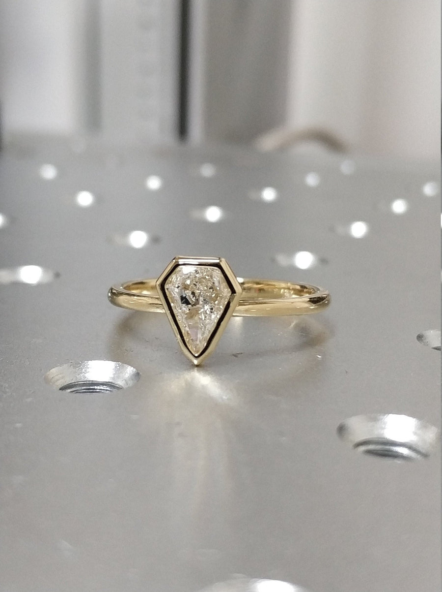 elegant kite diamond bridal accessory,