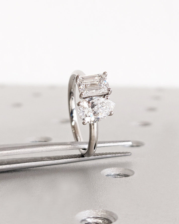 pear emerald toi et moi ring,