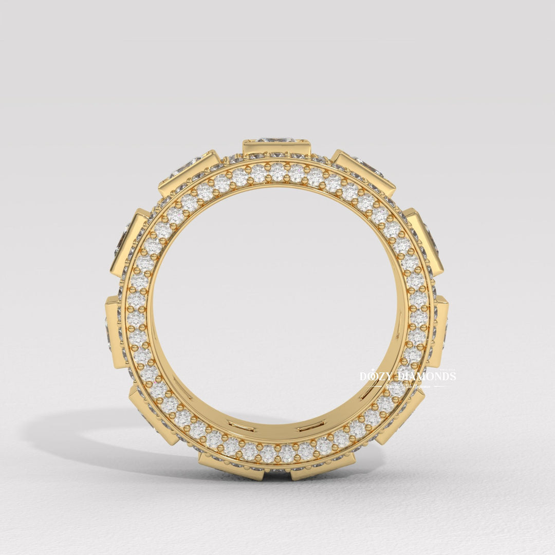Women's mixed diamond wedding band
Princess and round diamond band
Alternating diamond cut eternity ring