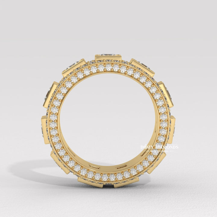 Women's mixed diamond wedding band
Princess and round diamond band
Alternating diamond cut eternity ring
