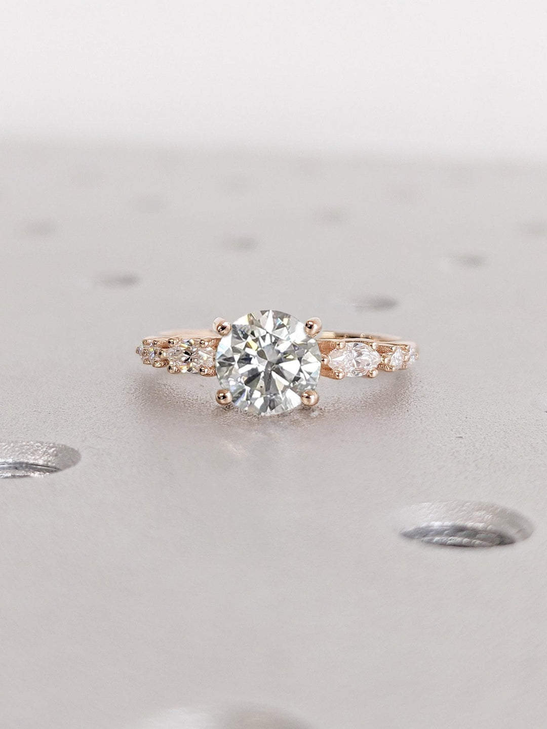 romantic diamond ring,