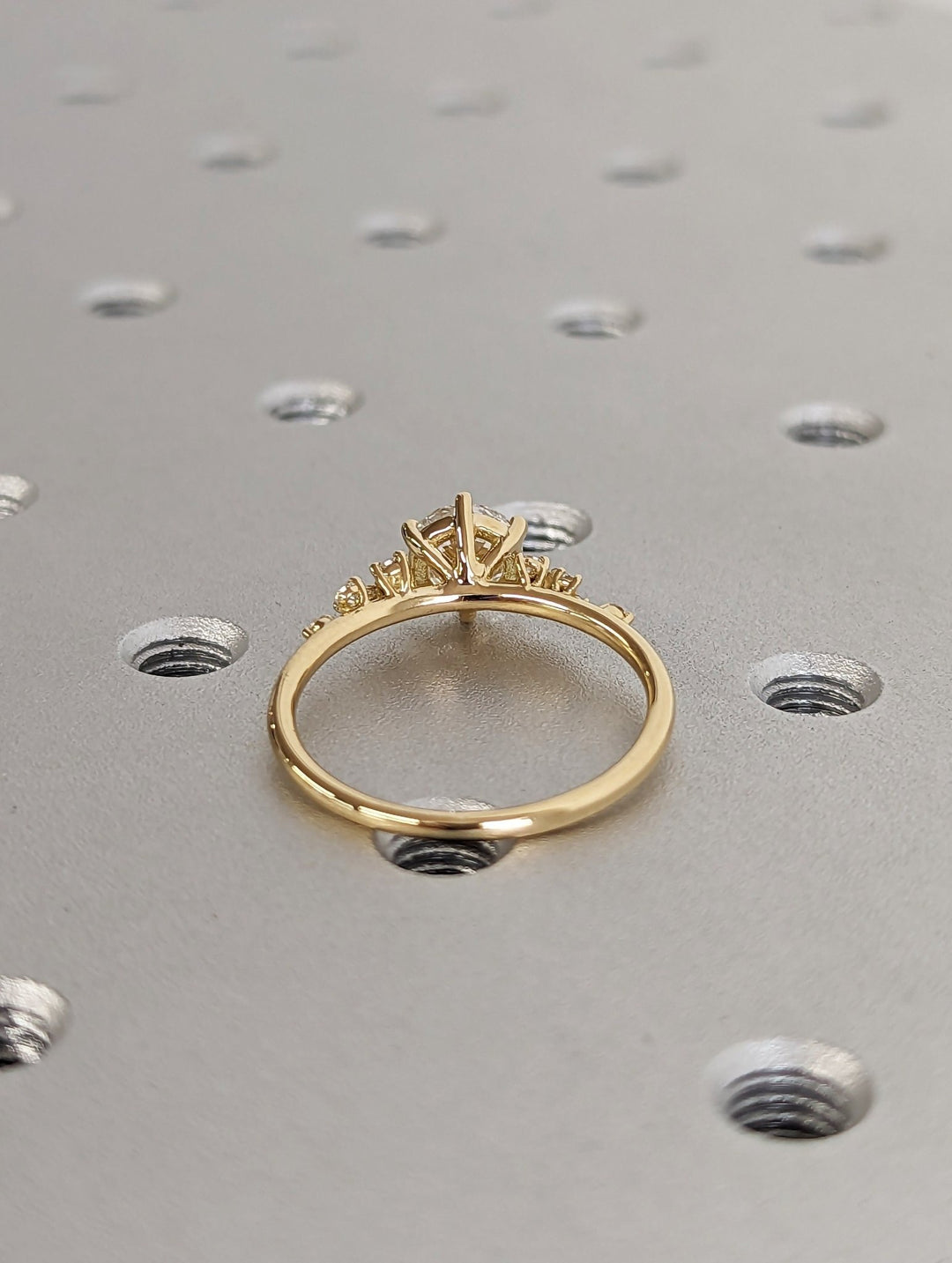round cut luxury bridal ring,