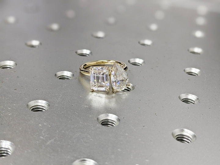 emerald shaped diamond ring,