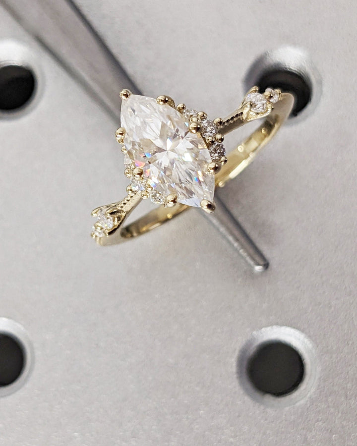marquise cut center stone,