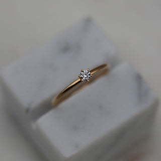 round-solitaire-cvd-g-vs1-diamond-engagement-ring