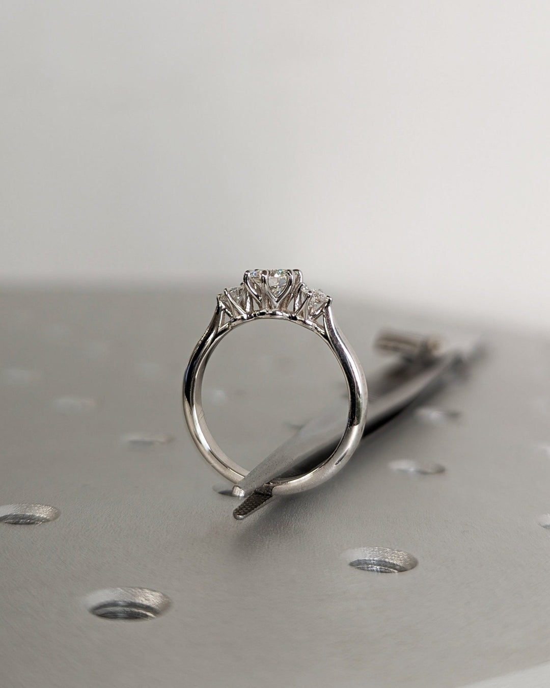 round cut wedding proposal ring,