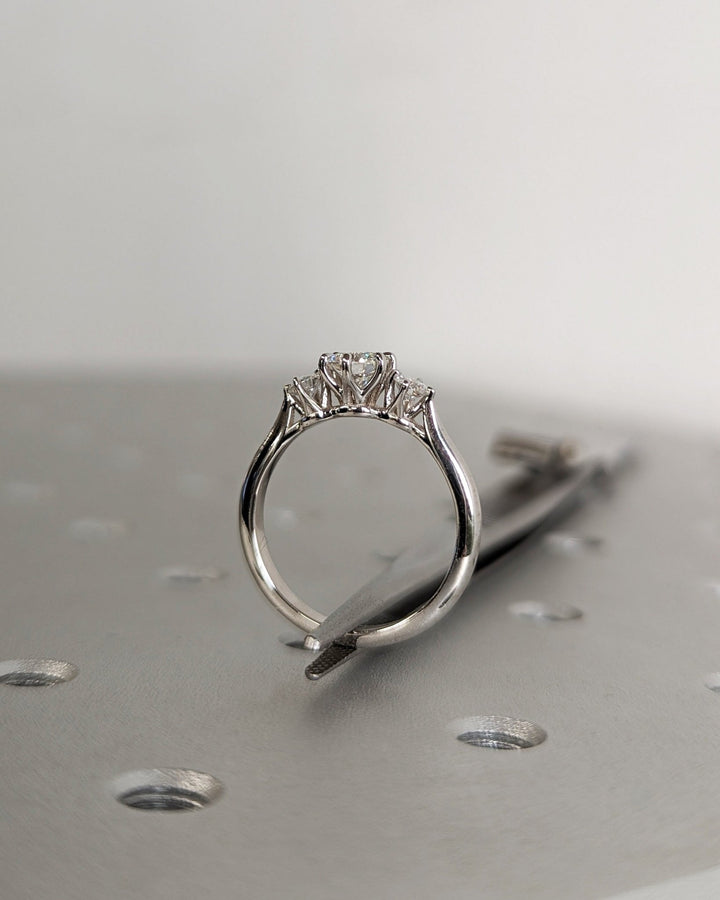 round cut wedding proposal ring,