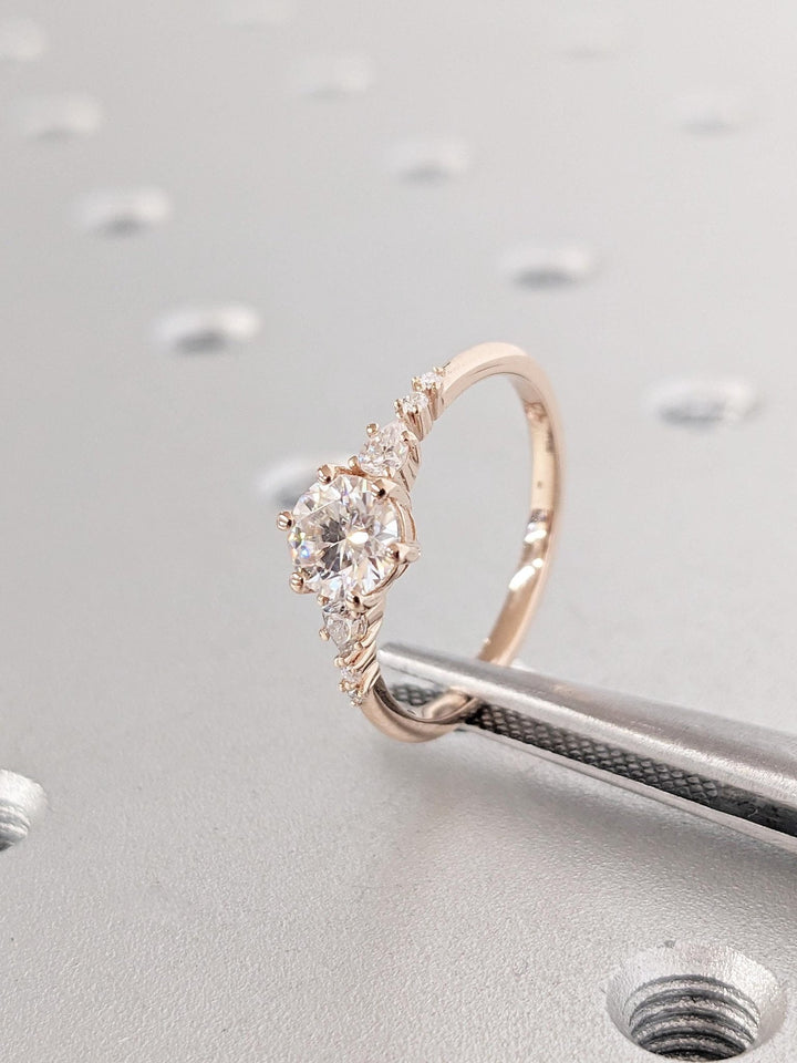 dazzling round cut diamond,